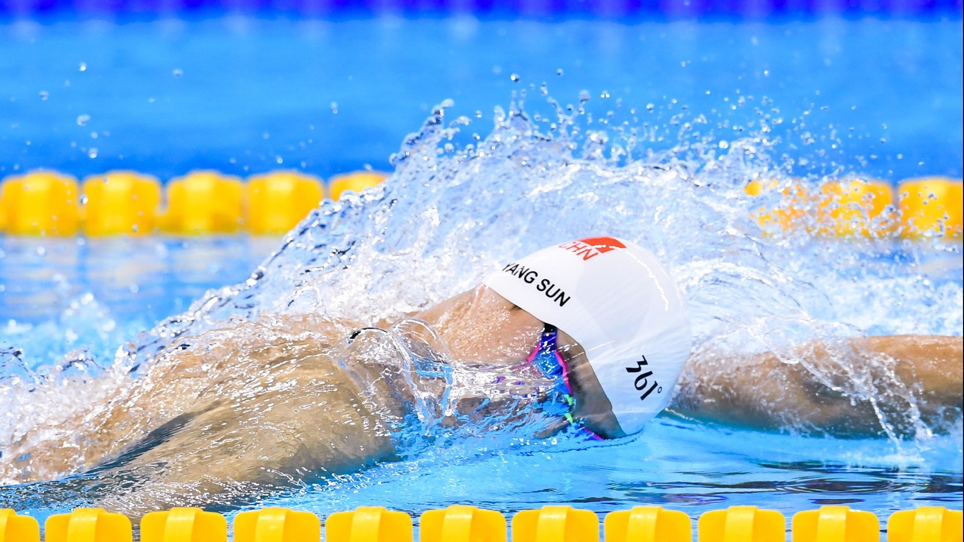 九游娱乐官方-从利马到仁川,当F1争冠悬念遇上足球场上的绝杀时刻